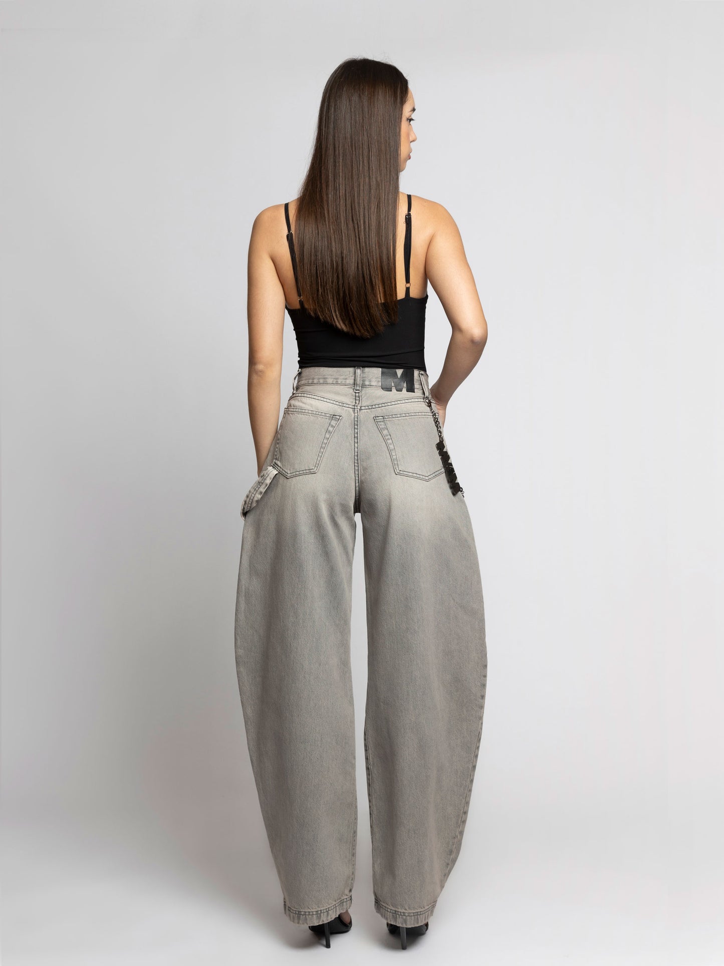 Adela 02